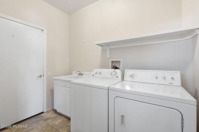 2062 W Vista Ridge Drive, Green Valley, AZ 85622