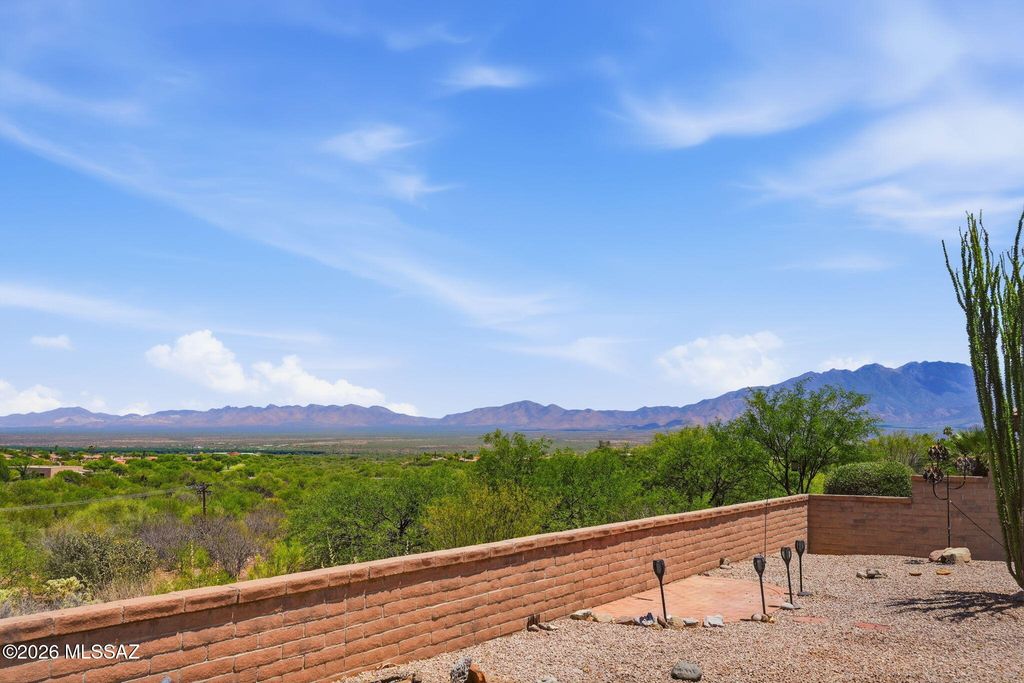 2062 W Vista Ridge Drive, Green Valley, AZ 85622