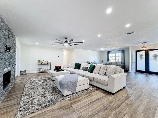 1000 ERROL PARKWAY, Apopka, FL 32712