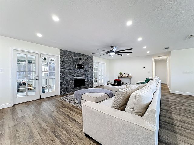 1000 ERROL PARKWAY, Apopka, FL 32712