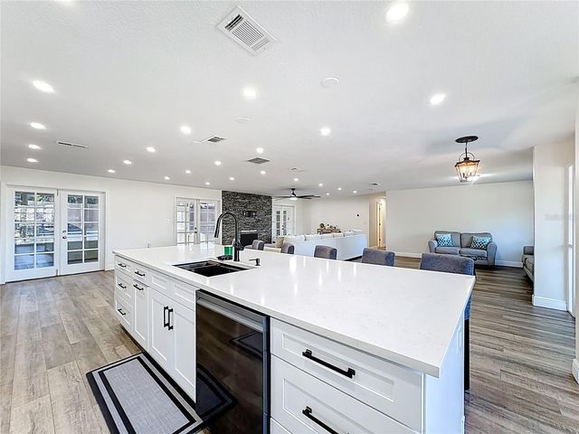 1000 ERROL PARKWAY, Apopka, FL 32712