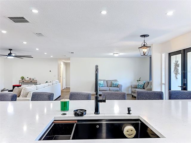 1000 ERROL PARKWAY, Apopka, FL 32712