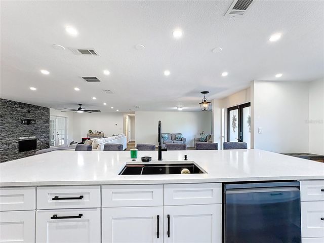 1000 ERROL PARKWAY, Apopka, FL 32712