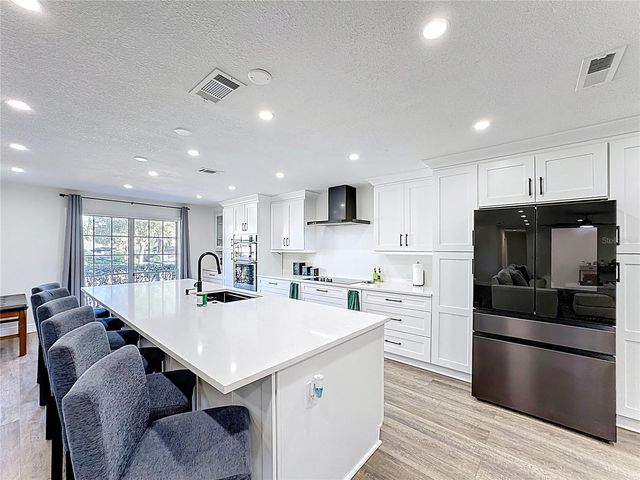 1000 ERROL PARKWAY, Apopka, FL 32712