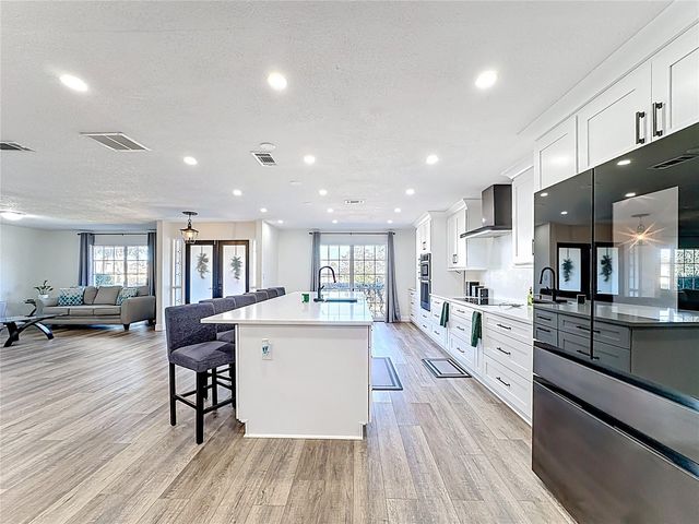 1000 ERROL PARKWAY, Apopka, FL 32712