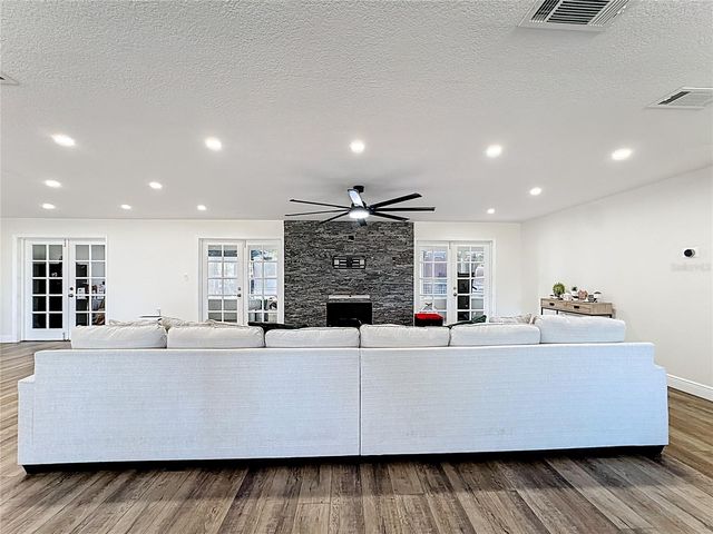 1000 ERROL PARKWAY, Apopka, FL 32712