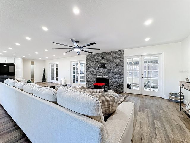 1000 ERROL PARKWAY, Apopka, FL 32712