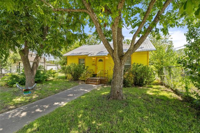 839 W 6th ST, Taylor, TX 76574