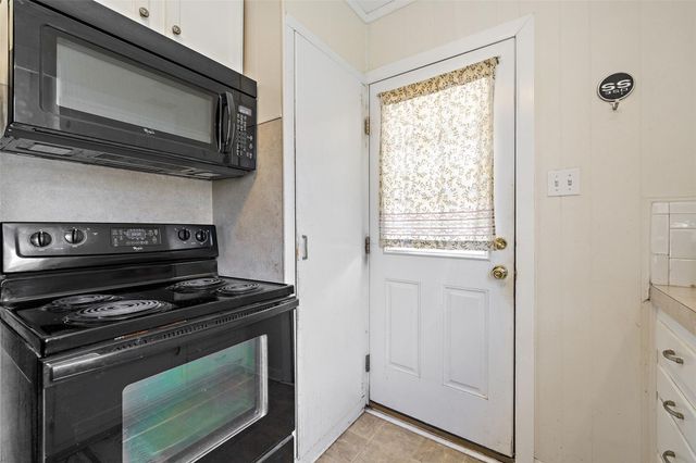 839 W 6th ST, Taylor, TX 76574