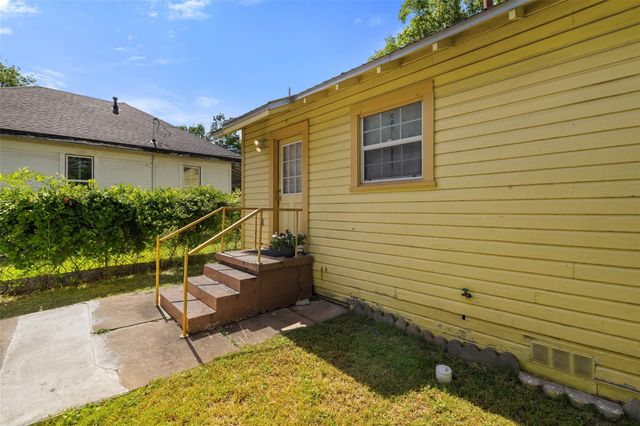 839 W 6th ST, Taylor, TX 76574