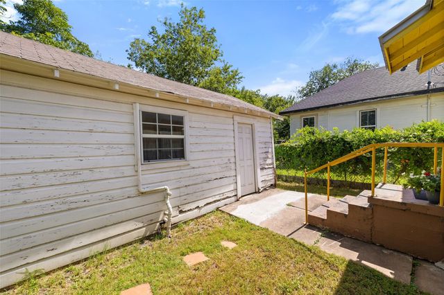 839 W 6th ST, Taylor, TX 76574