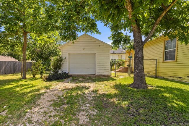 839 W 6th ST, Taylor, TX 76574