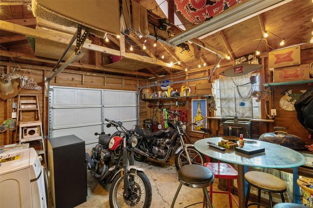 839 W 6th ST, Taylor, TX 76574