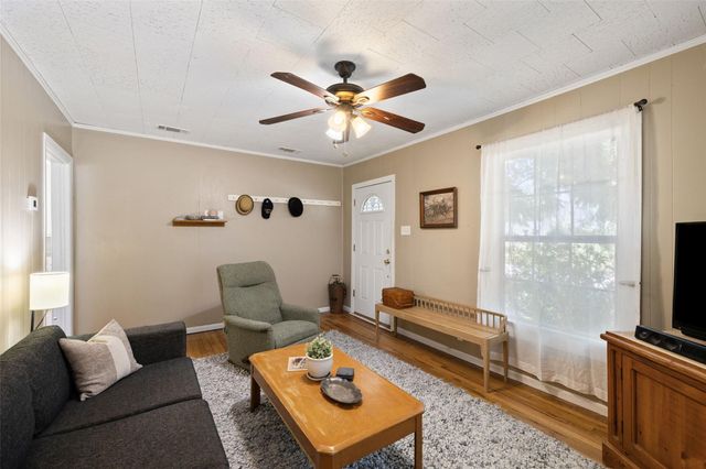 839 W 6th ST, Taylor, TX 76574