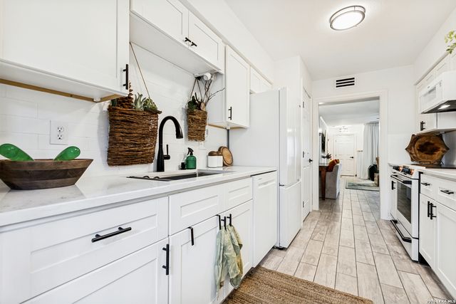 2300 Nacogdoches Rd Apt 139J, San Antonio, TX 78209