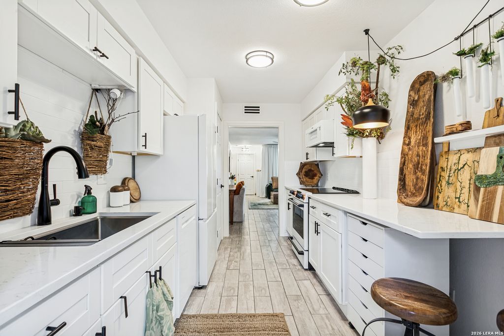 2300 Nacogdoches Rd Apt 139J, San Antonio, TX 78209