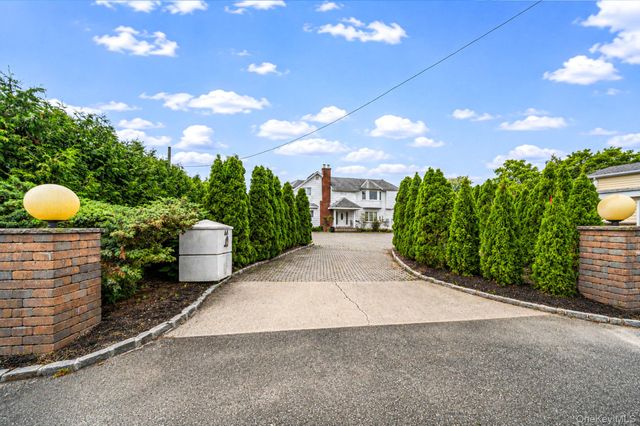 64 Mowbray Avenue, Bay Shore, NY 11706