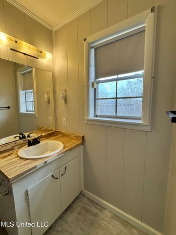 1209 N 32nd Avenue, Hattiesburg, MS 39401