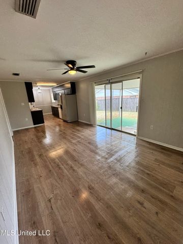 1209 N 32nd Avenue, Hattiesburg, MS 39401