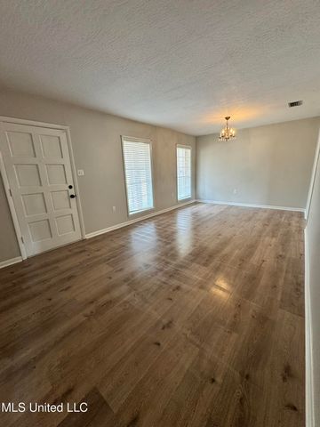 1209 N 32nd Avenue, Hattiesburg, MS 39401