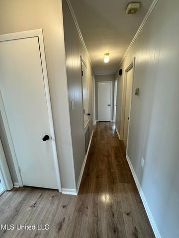 1209 N 32nd Avenue, Hattiesburg, MS 39401