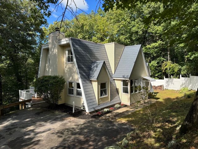 121 Copperfield Rd, Worcester, MA 01602