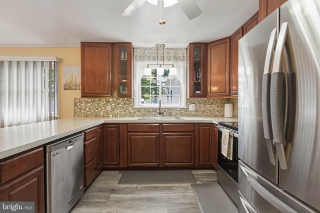 575 ROYAL DR, Vineland, NJ 08360
