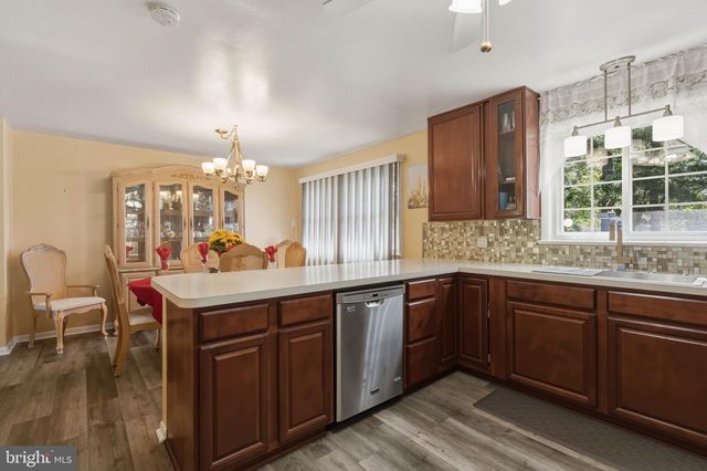 575 ROYAL DR, Vineland, NJ 08360