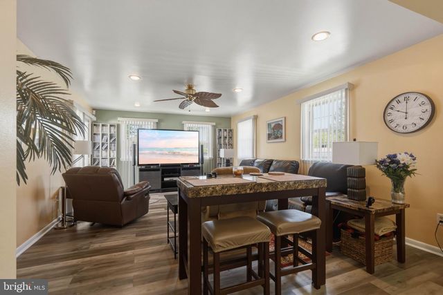 575 ROYAL DR, Vineland, NJ 08360