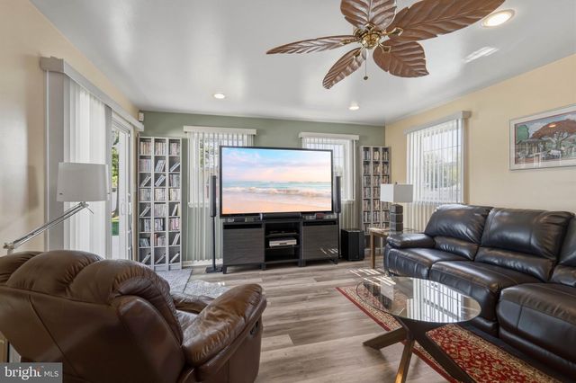 575 ROYAL DR, Vineland, NJ 08360