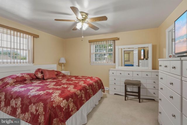 575 ROYAL DR, Vineland, NJ 08360