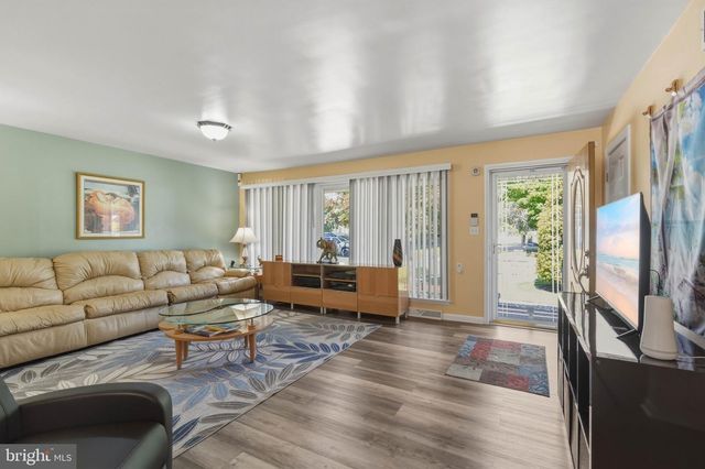 575 ROYAL DR, Vineland, NJ 08360