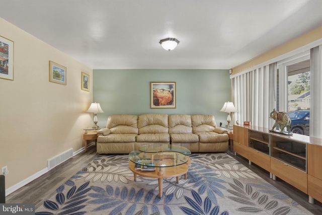575 ROYAL DR, Vineland, NJ 08360