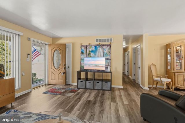 575 ROYAL DR, Vineland, NJ 08360