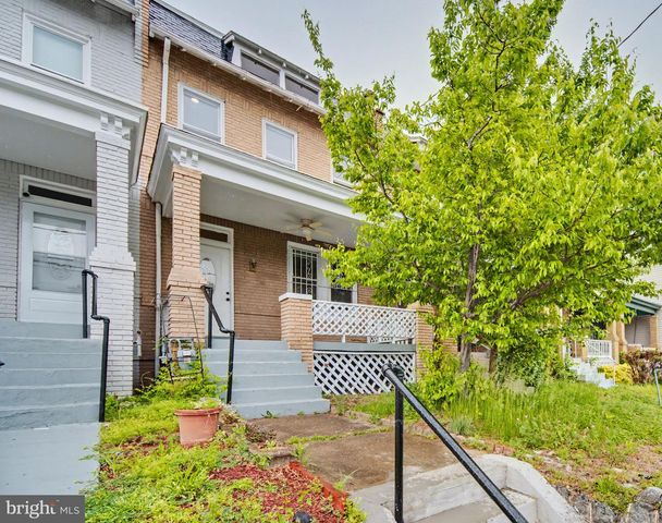 729 KENNEDY ST NW, Washington, DC 20011