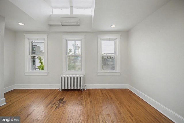 729 KENNEDY ST NW, Washington, DC 20011