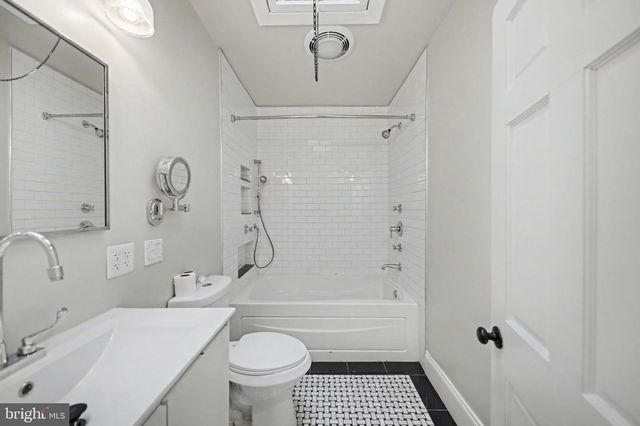 729 KENNEDY ST NW, Washington, DC 20011