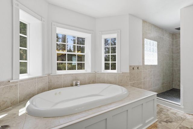 12710 E Kronquist Rd, Mead, WA 99021