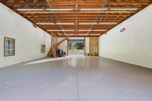 12710 E Kronquist Rd, Mead, WA 99021