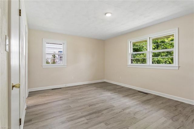 127 Ivy Home RD, Hampton, VA 23669