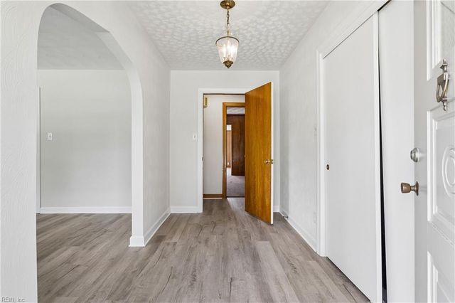 127 Ivy Home RD, Hampton, VA 23669