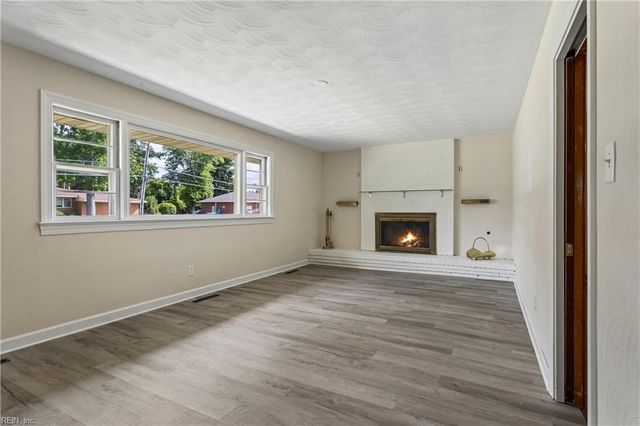 127 Ivy Home RD, Hampton, VA 23669