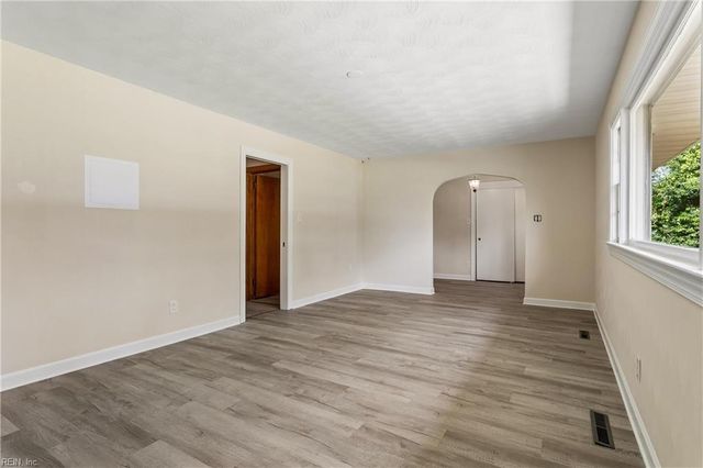 127 Ivy Home RD, Hampton, VA 23669