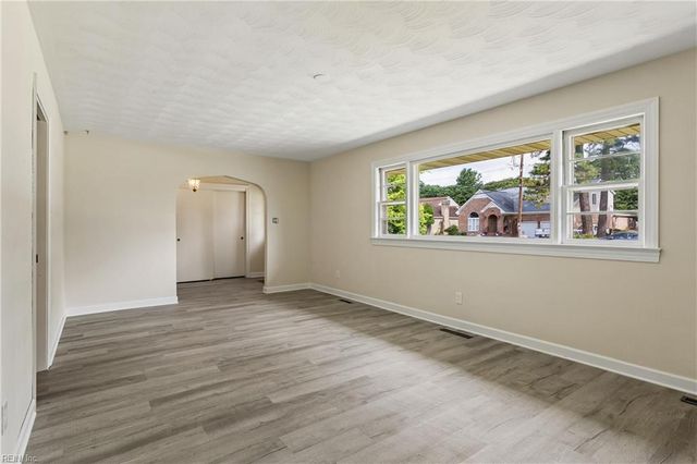 127 Ivy Home RD, Hampton, VA 23669