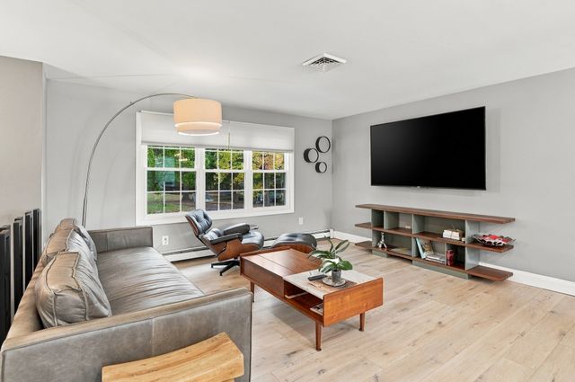 6 Francis St, Norton, MA 02766