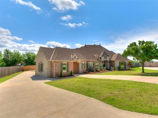 4208 Olde Copper Creek, Moore, OK 73160