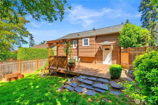 547 NE 91st Street, Seattle, WA 98115