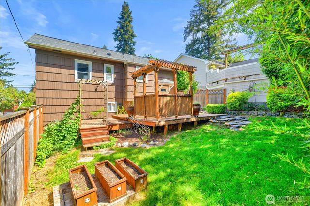 547 NE 91st Street, Seattle, WA 98115