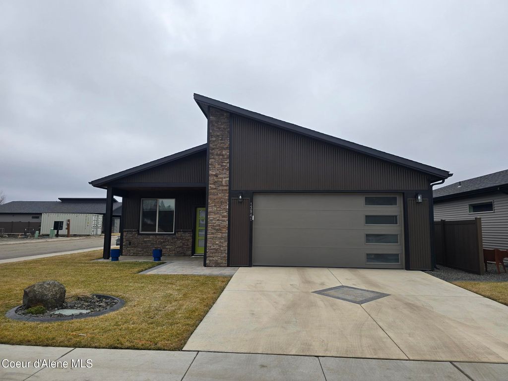 13932 N Rainier Loop, Rathdrum, ID 83858