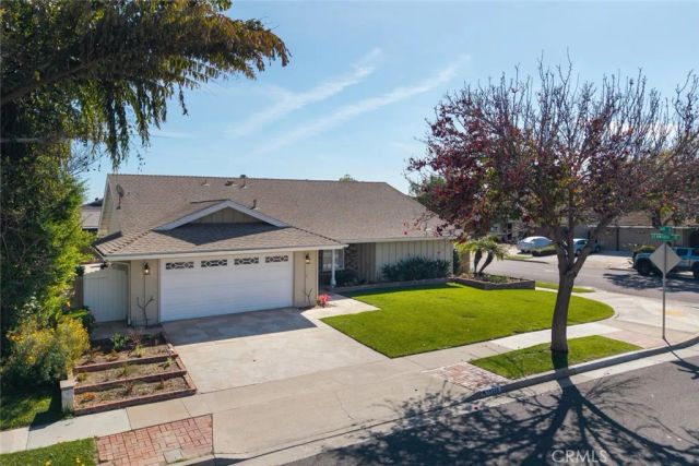 11348 Barbi Lane, Los Alamitos, CA 90720